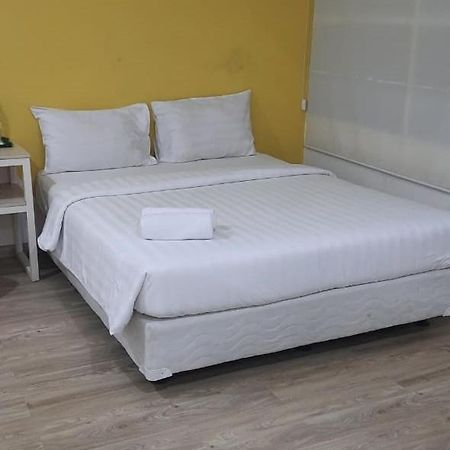 Catania Inn Palembang Exterior foto